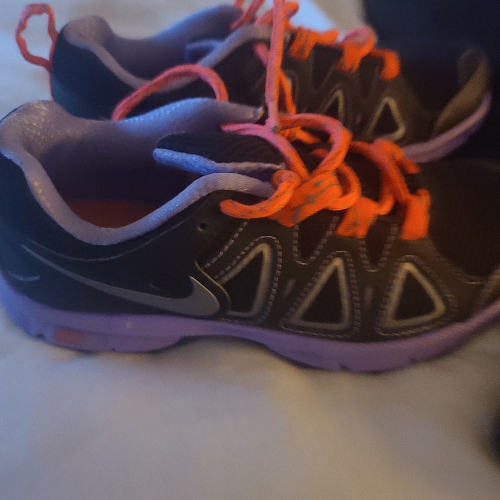 Nikes - Picture 2 of 3
